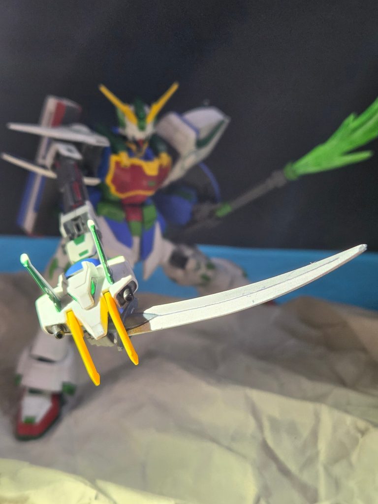 シェンロン ガンダムならば🐲ドラゴン ハング🦷をしなければ怒られます😩キットには延長用のアームが付属🙏🔥ドラゴン ハング ファイヤー(火炎放射器)🔥を再現出来るワケですが😘基地施設を焼き払うのには適しているかもですが、MS には効かないのでしょうね😔
