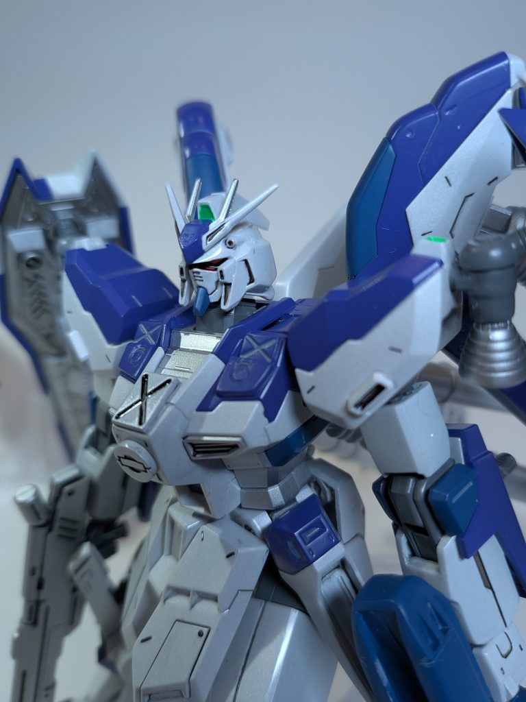 ということで、ハイニューガンダムのミキシングでした。塗装はチタニウムフィニッシュ風にしました。ハイニュー作るときにMGのFAZZの箱絵を見てハイニューにデカい装備を持たせようとも追いついたのがきっかけで作り始めました。