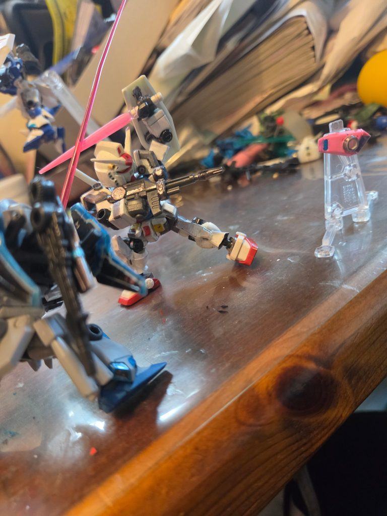 まずはガンダム！実は一番最初（ガンスタ始める前）に制作したのがこれだったりします。いずれプロトタイプもあげられたらいいなと思っとります。鍔迫り合いしながらファンネル撃ち抜いてる....ｺﾜ...