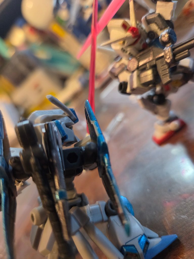 続いてゼータプラス！実はこれもガンスタ始める前に作成したものをアップデートしたものなんですねコレ。しかもこのサイズで変形っぽい事も出来ると、モビルスーツアンサンブル恐るべし!塗装はなるべくZでに似せつつレッド部分をメタブルーにしてみたらいい感じだったので色々メタブルーで塗ってみたり、正直、太腿以外はお気に入りですな。実は、「ブルーアーカイブ」というゲームの「砂狼シロコ」というキャラをモチーフにしているので、メタブルーが多かったりするんです。