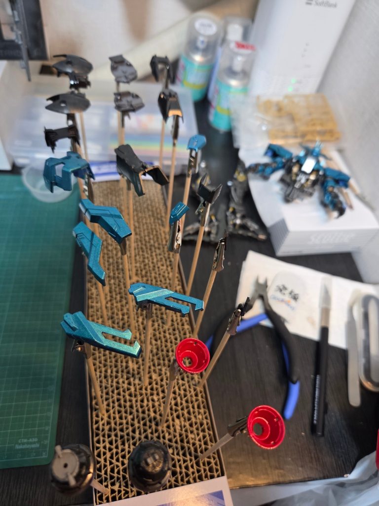 ほぼ1パーツ1色で塗ってるだけです笑キットの出来が良過ぎるんや…