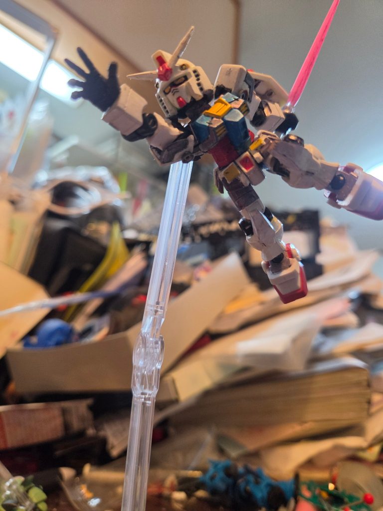 続いてガンダム！ポーズはファーストの第一話のやつです。ｶｯｺｲｲ!