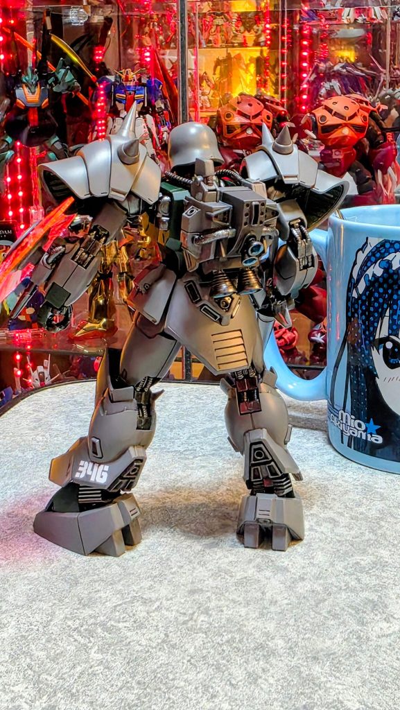 後ろ。