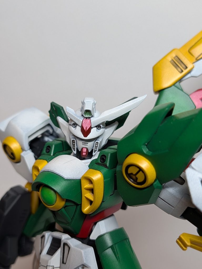 一番気に入っている顔周り。折れたブレードアンテナとアシンメトリーな耳部分（？）がフェニーチェ感がある！&nbsp;最後までご覧いただき、ありがとうございました！