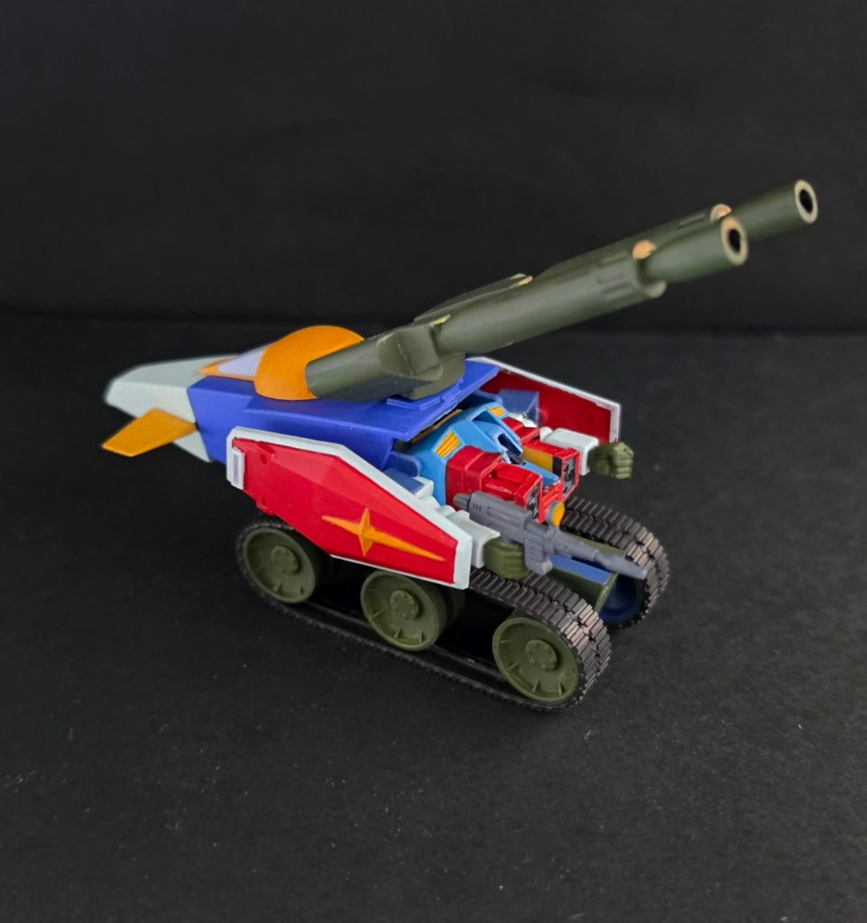 GブルここからはガンダムとGメカの合体携帯を。まずはAメカ同士の合体Gブルです。ミリタリーには詳しくありませんがあまり強くないだろう事は分かります…そんなGブルくんが愛おしい