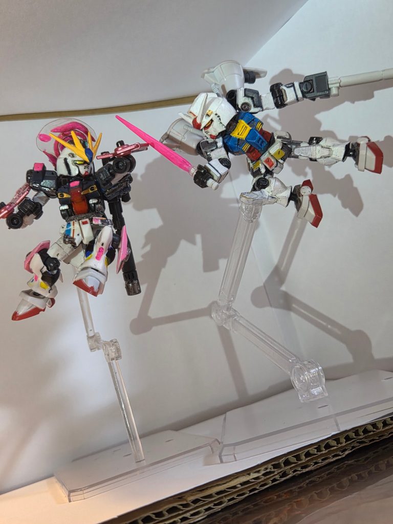 トンファーで鍔迫り合い!初代ガンダムの方にもアップデートを施しています。