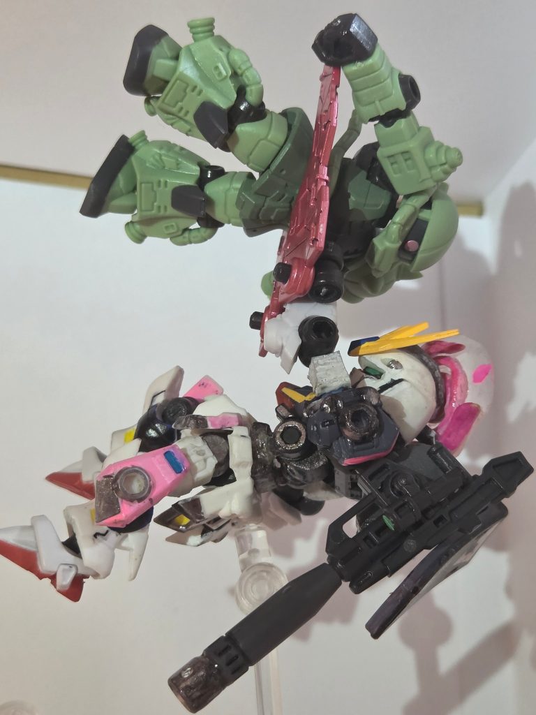 シールドビット・シザーモード!ザクは無人機です。モビルドールです。