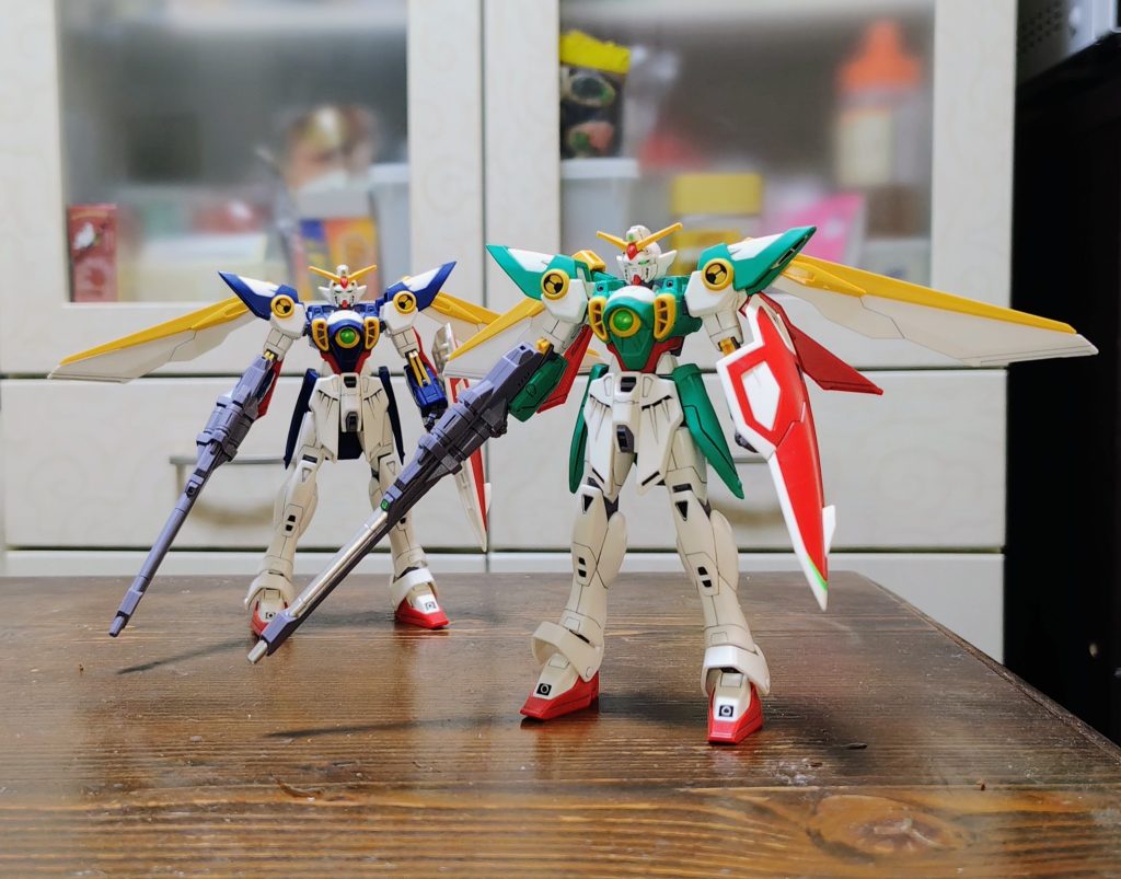 作業スペースは、ダイニングテーブルです💦一機目のEGウイングガンダムと並べて。見ていただき、ありがとございました。