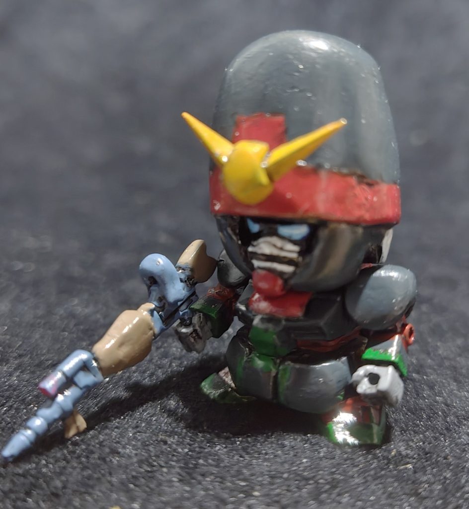 ジョンブルガンダム。頭はパテ、ライフルはガンダムとガンキャノンの物を2つ繋げて何となく再現。