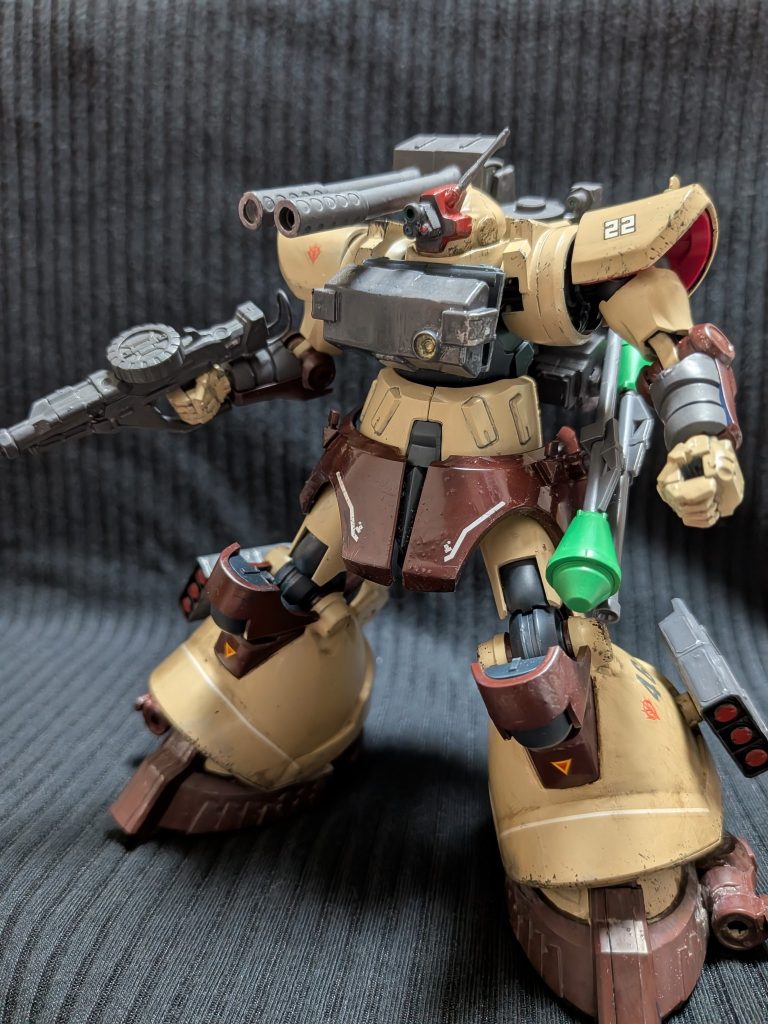 前回、前々回のGQリックドム改造機とも同部隊設定なのでザクマシンガン、シュツルムファウストはそちらから流用です。