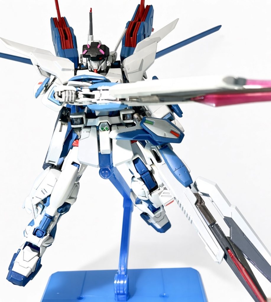 ドラグーンフォーメーション　タンホイザーガンブレイドにドラグーンがマウントされて完成する砲撃形態。名前の通りミネルバやミレニアムに搭載されているタンホイザーと同等の威力のビームを出せるようになる。使用時にはサブアームがHACのサラミス砲使用時のように支え、チャージにも時間がかかるため取り回しは悪い。ドラグーンフォーメーション　ビームソードガンブレイドにドラグーンがマウントされて完成する大型ビームサーベル形態。ミーティアのサーベルと同等の威力と範囲を持つ。