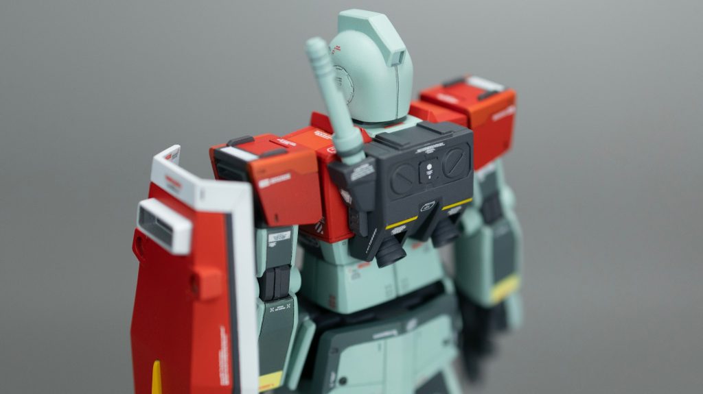 私は写真の撮り方は上手ではないかもしれませんですが毎回楽しく「俺の作ったプラモかっこええ～」って思いながら撮ってますｗＦ値を低くすることでボケをわざと作り奥行き感を出すことでスケール感を狂わせることが出来るのでは？と考えこのような写真を撮ってみました。後ろ姿ですがこの写真が一番のお気に入りです。