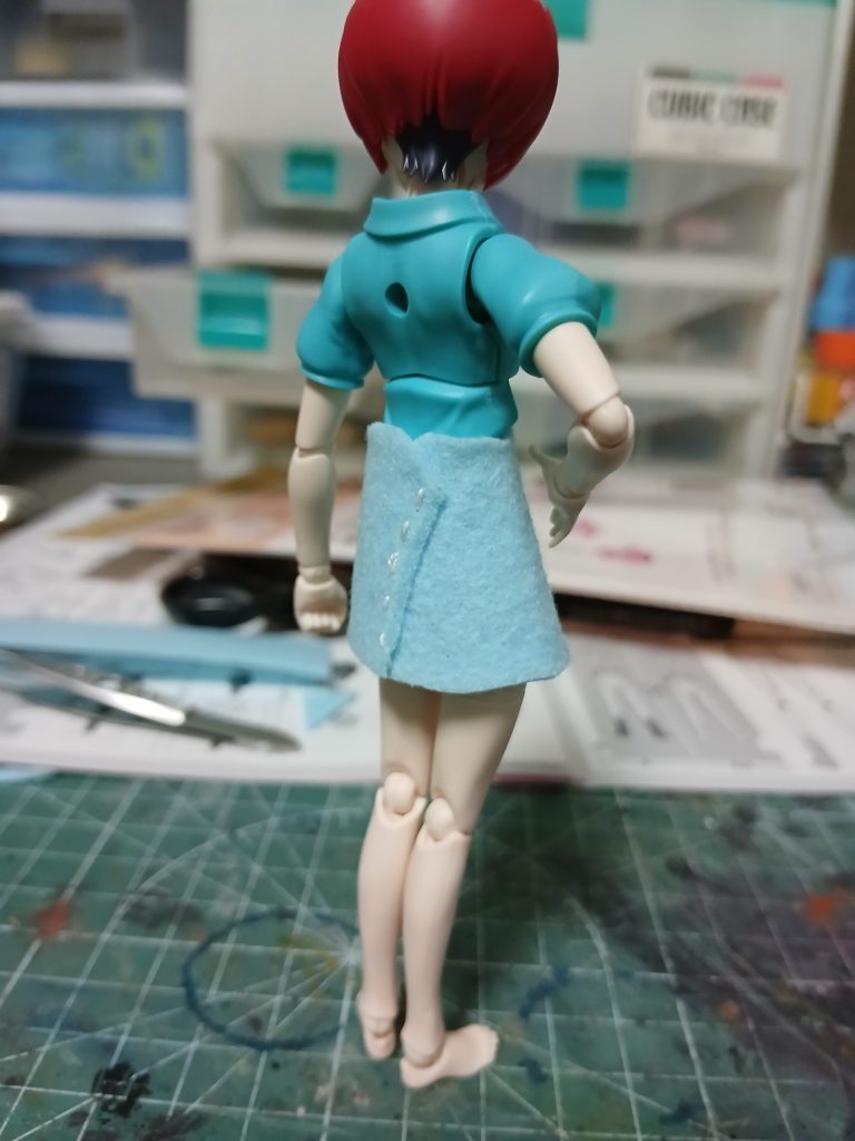裏はこんな感じで縫って、スカート自作した✨😼