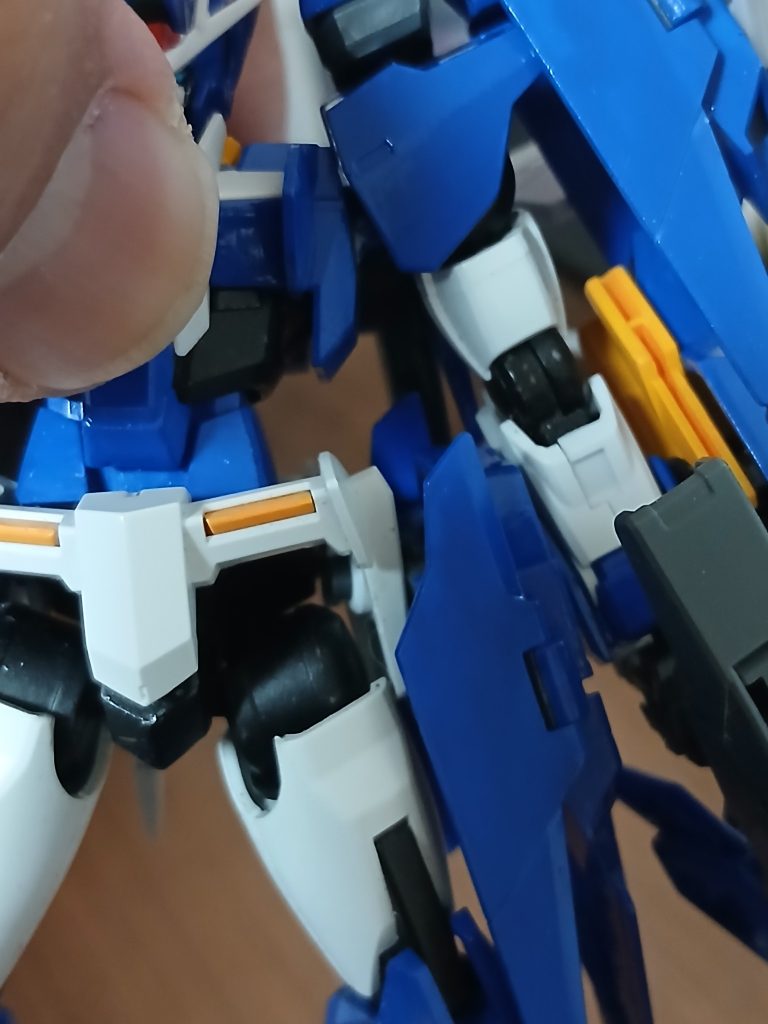 関節部は以外にもサーフェイサーの黒を吹いてそのまま使用。意外とマッチしてます。