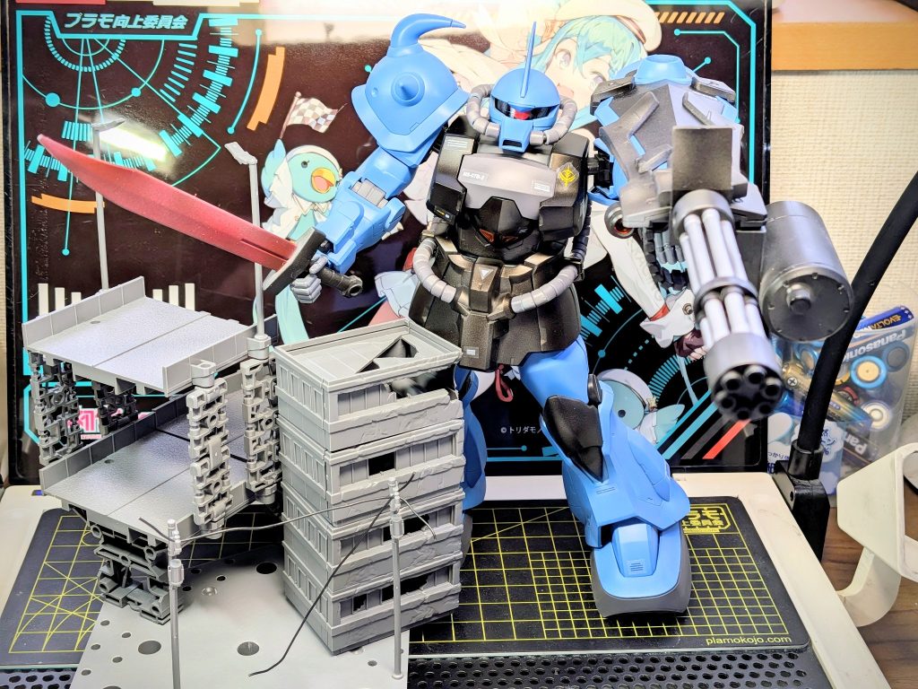 壊れた街並みが1/144スケールだけど対比には使えるので🆗