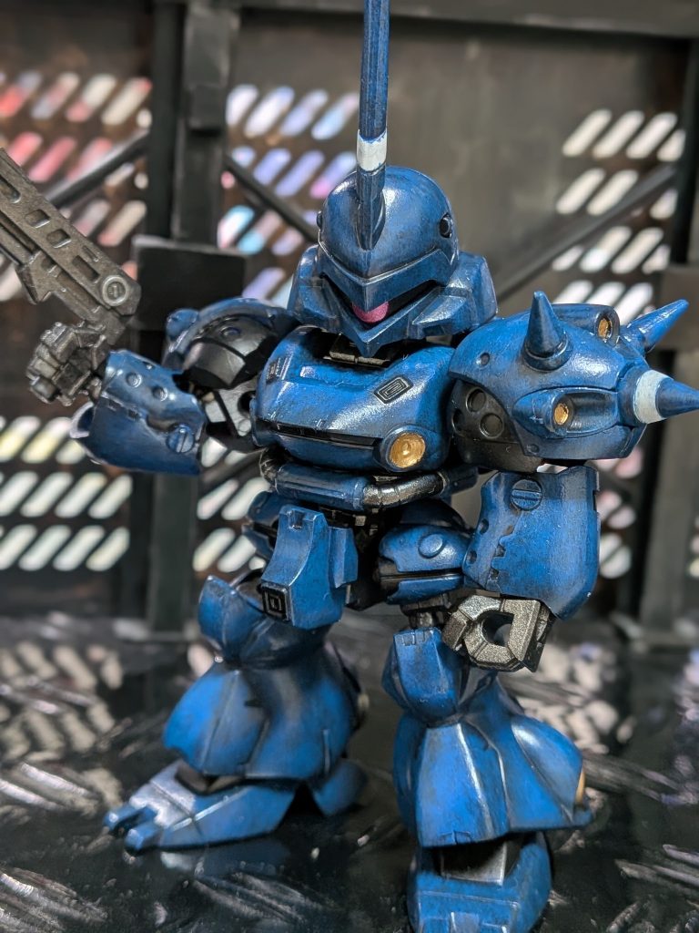 初めてMJ買いました。(zaku-kao5)へぇ～こうなってるんだ〜と興味津々。🤔足を取り付ける時、関節部分が意外ときつく危なくへし折ってしまう所でした…😨