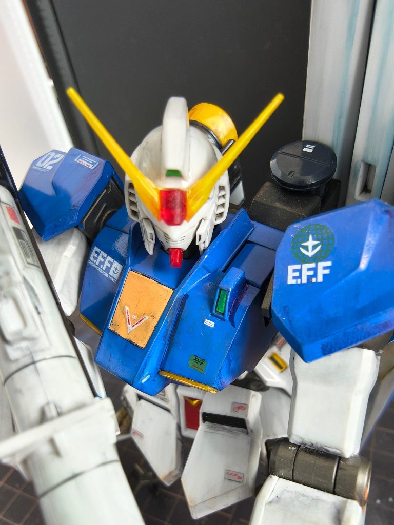 アンテナベース？が無かったので透明赤のランナーで作成作ったベースが小さかったのでバランスを取るため内側のアンテナはカット