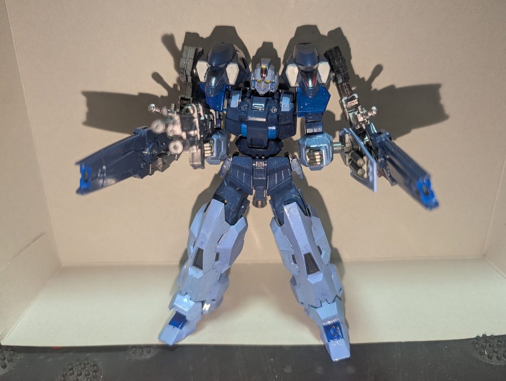 最後は隠し腕を展開して、後方にあるスラスター兼用のライフルを持ってのフルバースト！