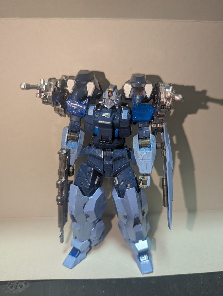 背負い物を付けたフル装備状態。デミトレーナー（チュチュ専用機）のバックパックからファラクトのバインダーとキャノンが生えてます。