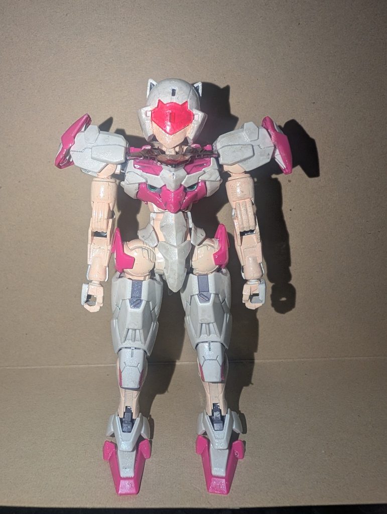改良でスピナディオの腕と頭を付けました。ただ、首が短いのと、ルブリスの襟パーツを外してるので、まだイマイチ。