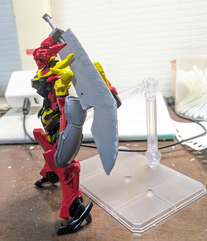 今回こだわったのは武器‼️プラ板使って設計したオリジナルの武器です。金棒だと面白くないから、太刀でも切る太刀ではなく叩きつける太刀い(gundam-kao10)を&nbsp;
