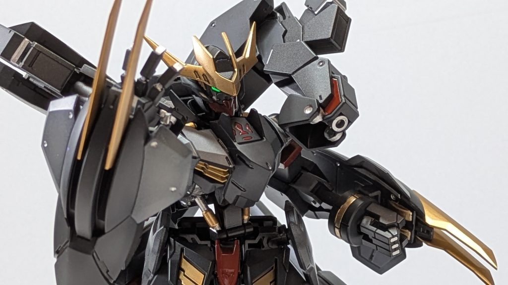 ・マルチガントレット　レクスネイルを大型化した攻守を兼ね備えた武器。収納も可能