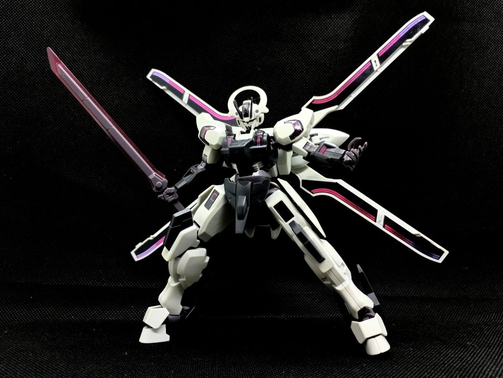八つ目は、HGガンダムシュバルゼッテです闇堕ちしたラウダが搭乗して、ディランザに搭乗したグエルと過酷な兄弟喧嘩を繰り広げていましたね白にピンク(紫)という見るからに悪役っぽい見た目がシュバルゼッテの魅力ですよね