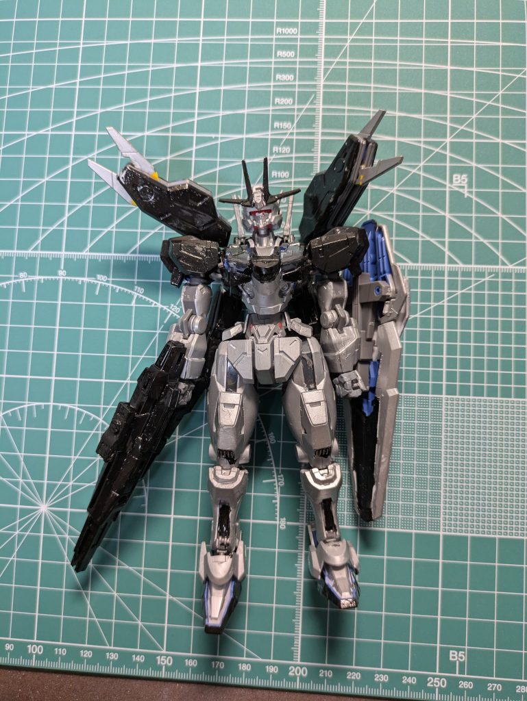 作品名：この機体わかる人いますか？<p>ブックオフで買ったジャンクなのですが名前がわからないので教えてください。 OO以降の作品には疎くて💦 色は全塗装しています</p>
