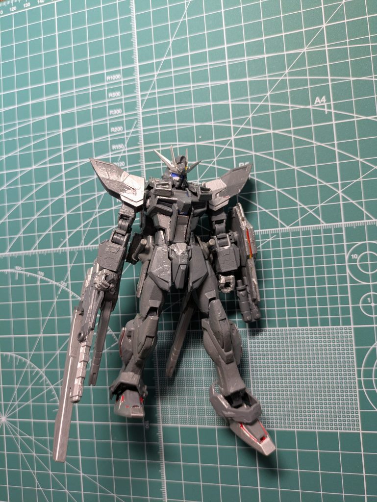 作品名：この機体達わかる人いますか？<p>2種類のジャンク品を買ったのですが、全塗装してあり、最後の2枚はシャイニングガンダムだよな？と確認の気持ちもあり聞きました。知っている人教えてください</p>
