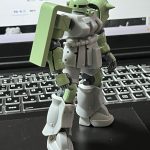 間に合せでキットの部品を乗せるが、やはり大きく印象が変わると思い知る。自作の頭は[…]