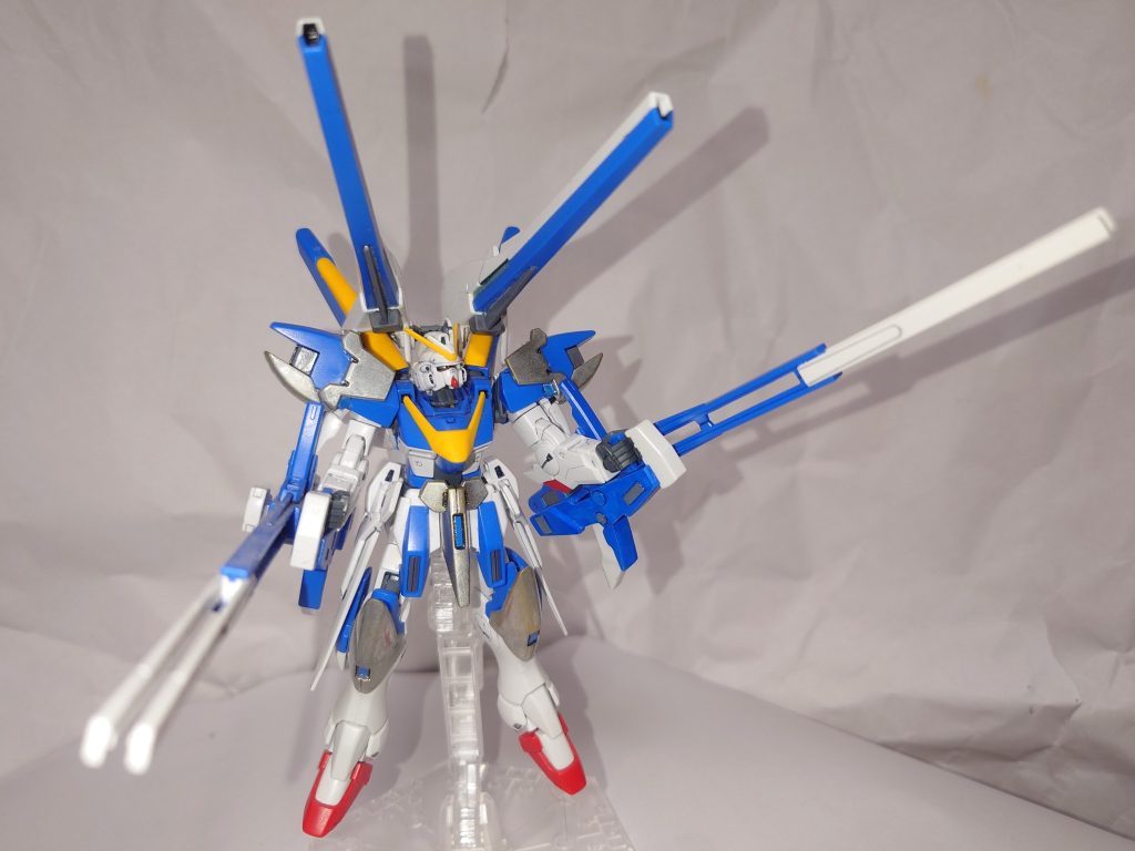 メガビームライフルはV2アサルトバスター(TV版)のが手付かずで残っていたのでそれを使用しましたバレルユニットはそのまま使えるので、コントロールユニットを切った貼ったして、左手用に作り変えました使った材料は1.2mm、0.3mmのプラ板、ランナーだけですモノグサ工作者の本領発揮で、凹モールドも0.3mm、ランナーで凸モールドにして誤魔化しました