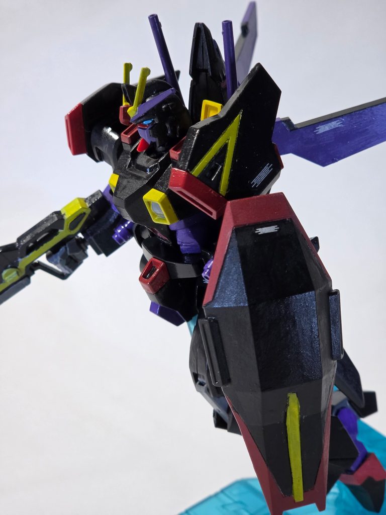 CEの初期のガンプラは身長が低いので造形は良いのですが、プロポーションとしては少しう~んと感じです。