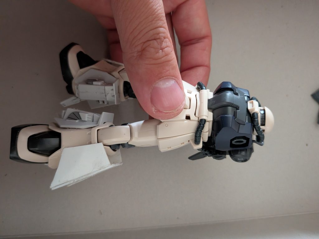 製作過程です。R2型の脚が手にはいらず、やむを得ずプラ板スタートです。