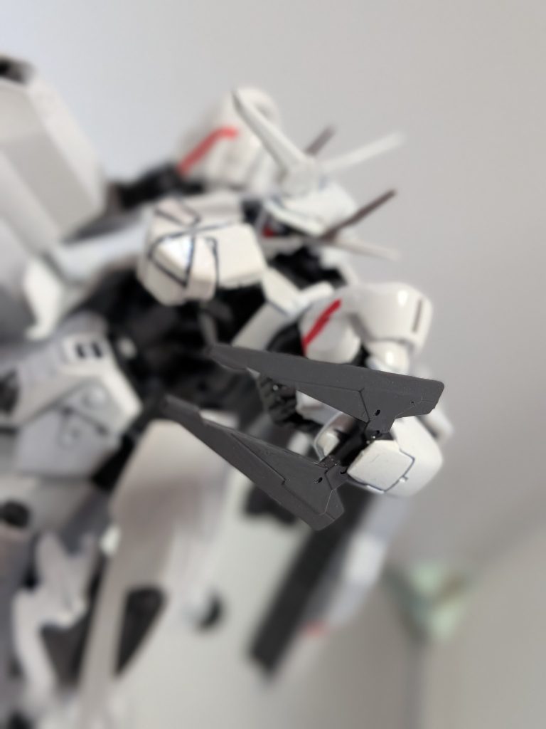 武装クローアンカーシュヴァルベグレイズに標準装備されている兵装、アムドゥスキアス・エルベにも装備されている