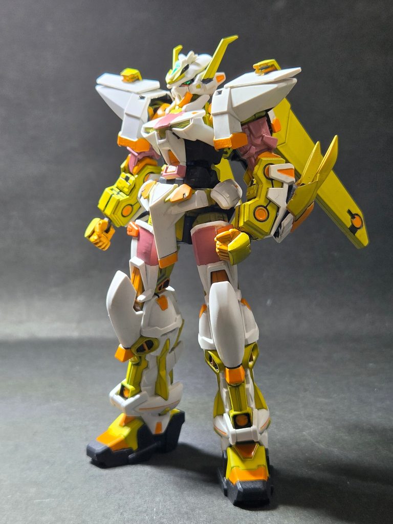 肌寒い日が多く成ってまいりました🌬️((😔))体調に御留意を🫡『機動戦士 ガンダム SEED FALSEHOOD』のスピンオフ作品『絶唱の戦姫』に登場する『ガンダム アストレイ ガングニール』を見えると嬉しいな制作致しました🤗生憎絶唱の戦姫はSEED FALSEHOODと同様に　　　　M-Next の独占配信なので、このガンダム アストレイを御存知の方はイラッシャラナイと想像します😩この外観から推察出来ると思いますが、格闘特化の機体です👊🥋🦶