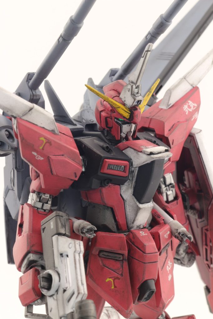 いつも赤の発色が悩みどころですが、今回は白サフに紫を足して紫サフにしてみました