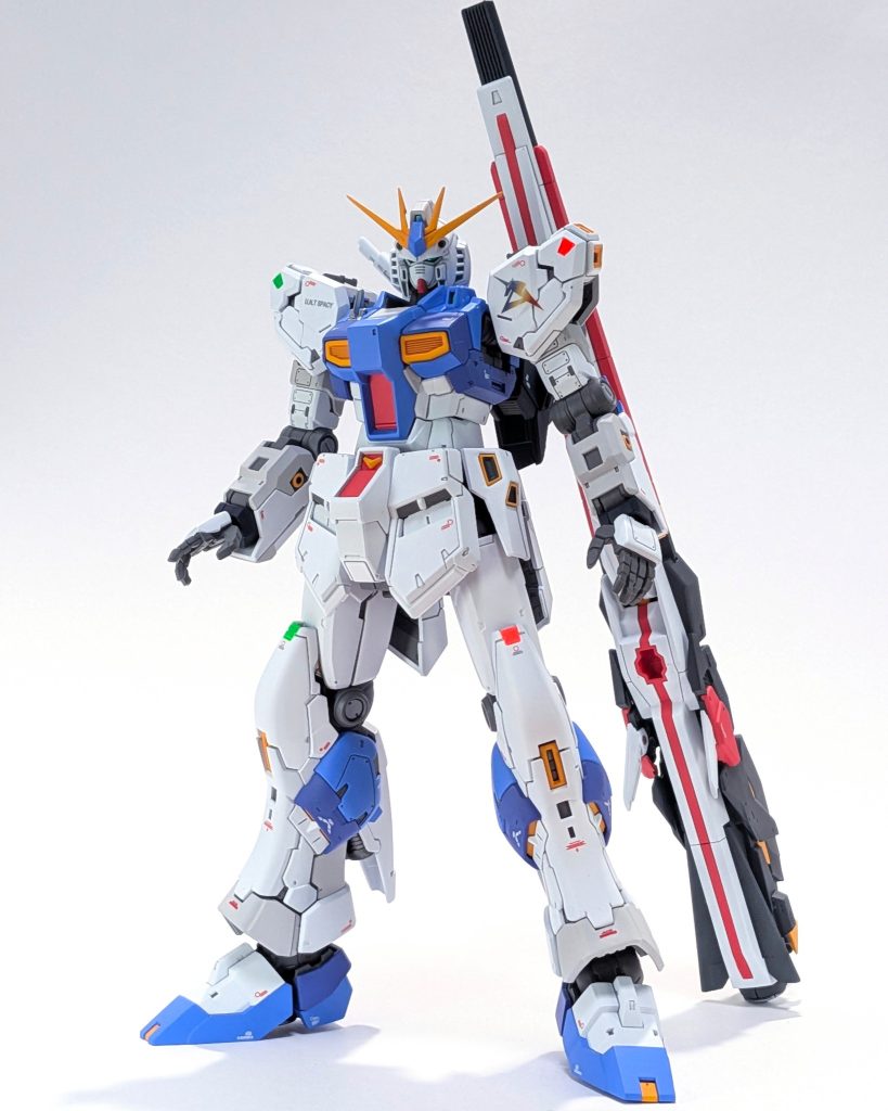 本体は面出しやモールドの彫り直し等の基本工作を施しほぼストーレートに製作してます。