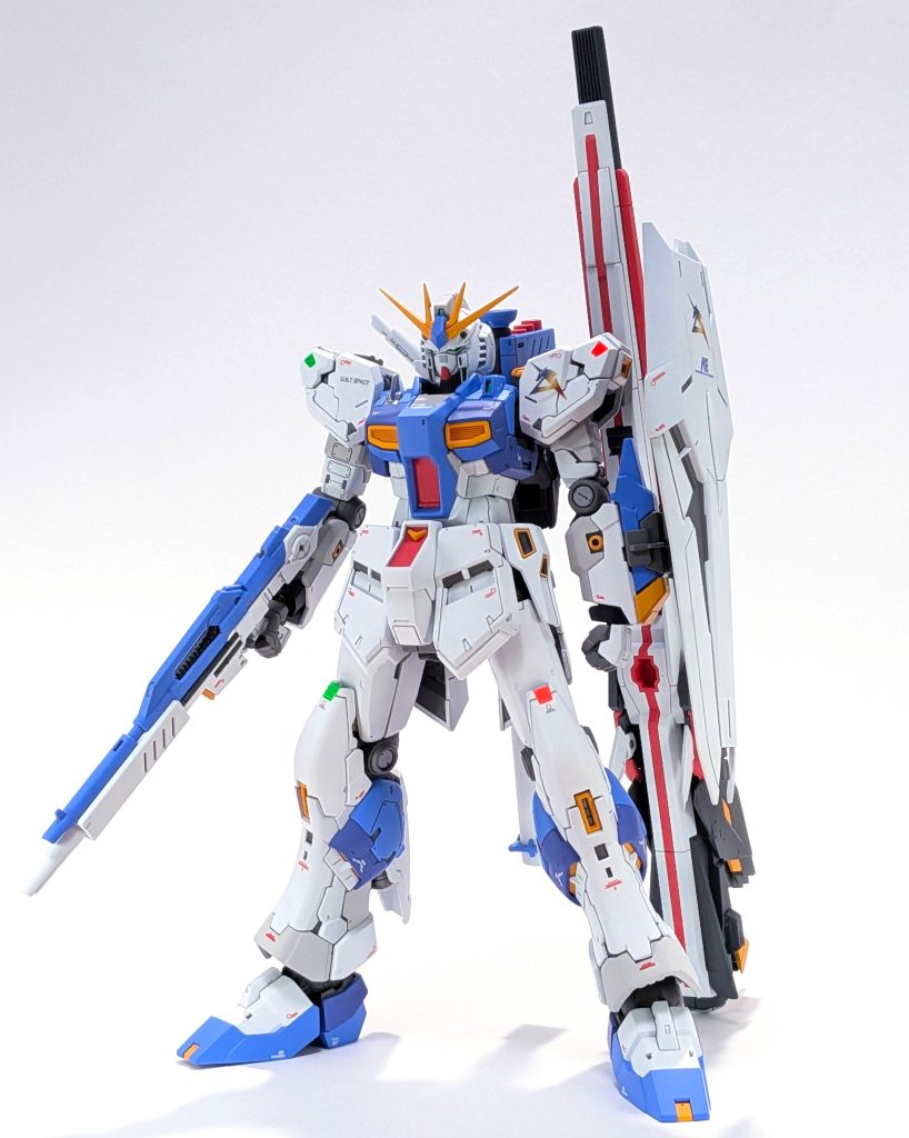 元々三年くらい放置してたキットを一気に完成させました。νガンダムは何かしらまた作る予定です。