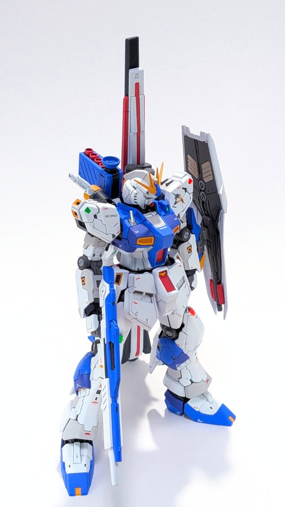 フレームやシールドの裏も数色使って塗り分けてます。