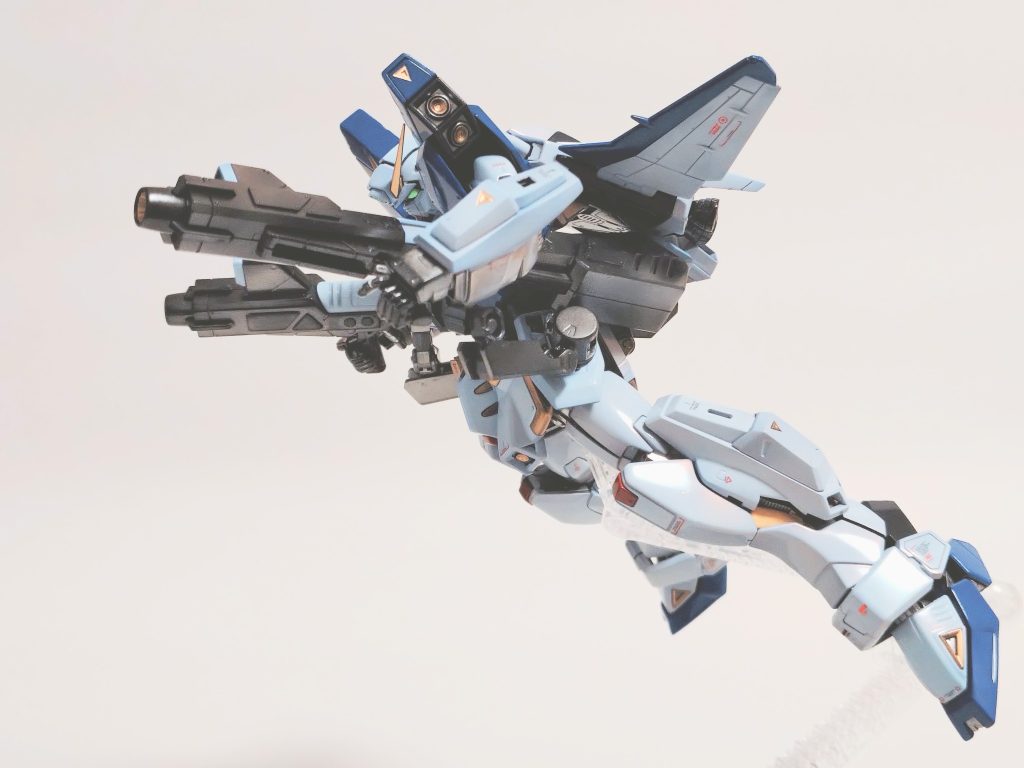 ウォルフ「コアブースターで飛ぶガンダム・・・」「機動性はFシリーズ中最速かもしれないな・・・」漫画のストーリーやキャラはかなり好きなので今後ゲームでウォルフやデスガンズも出できて欲しいです。