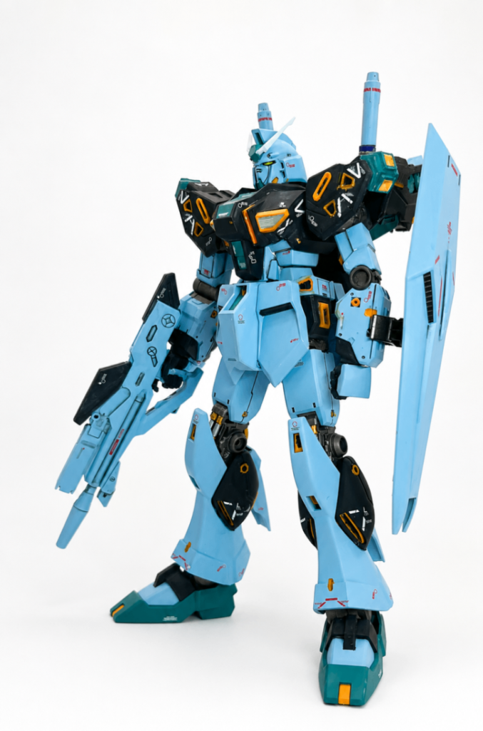 量産型用のビームライフルだけ手に入ったので、持たせてみました。シールドは元キットのEGνガンダムから。ビームサーベルはZZから流用。