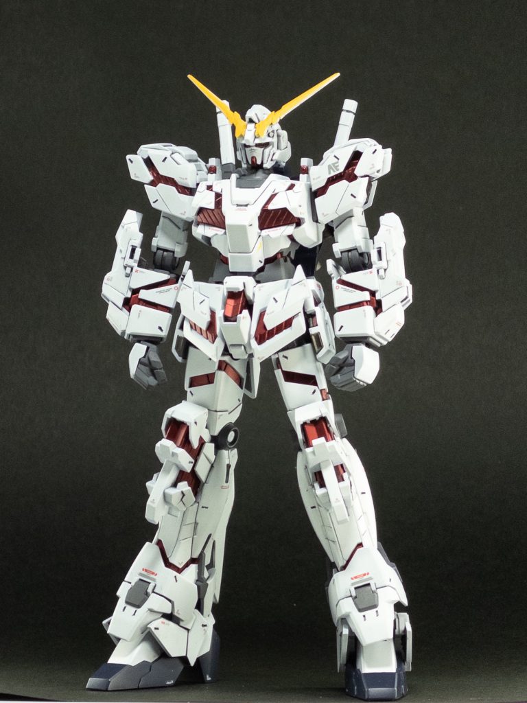 白:EXホワイト&nbsp;紺色:ダークブルーイッシュパープル&nbsp;黄:マンダリンオレンジ&nbsp;サイコフレーム:シルバー→クリアレッド→フラットクリアー&nbsp;フレーム:メカサフ&nbsp;ライフル:メカサフヘビィバーニア：ガンメタル仕上げ：セミグロスクリアー