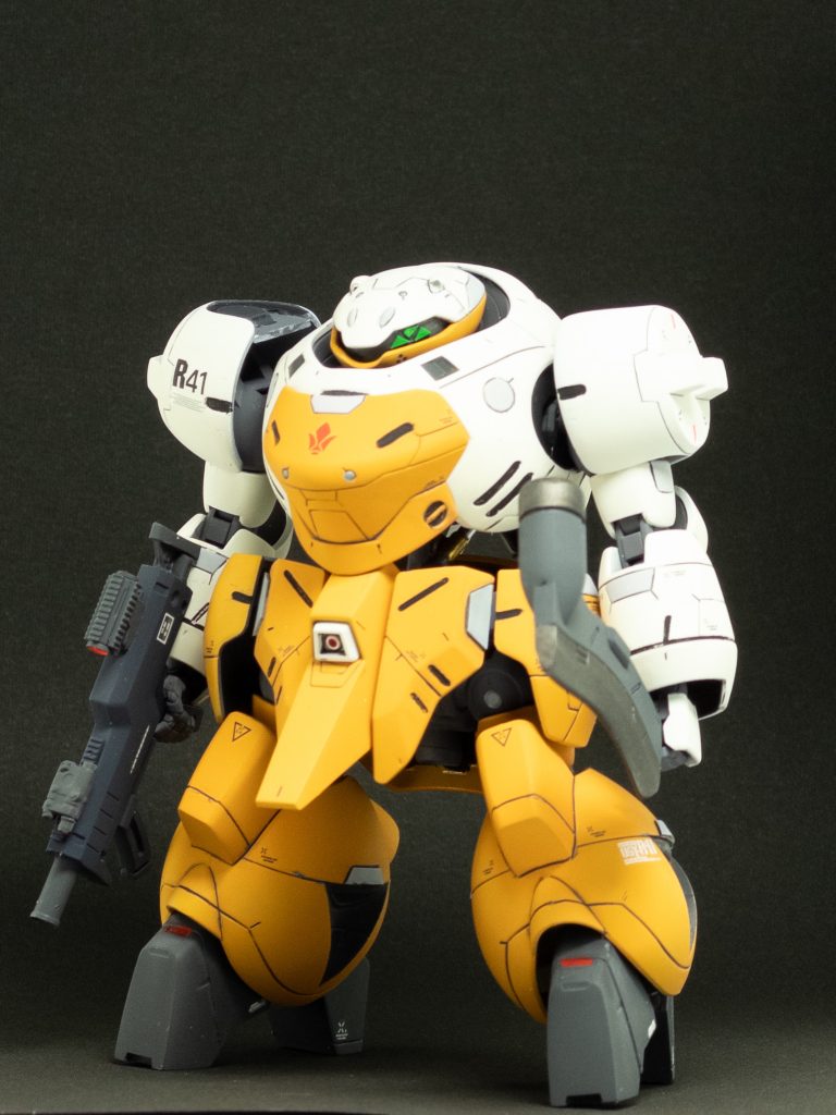 10年前のモデグラに付属していた鉄血のデカールを使用&nbsp;カメラの三角形のディティールをプラ板切り出し貼り付け