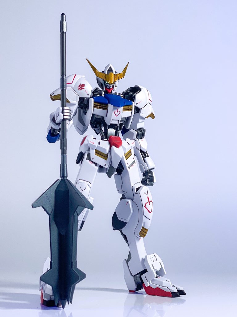 メイス。第一話から使用してましたね。武器も戦い方も見た事ないぞこんなの！って本当に感動しました。挿入曲も最高でした。心震える。