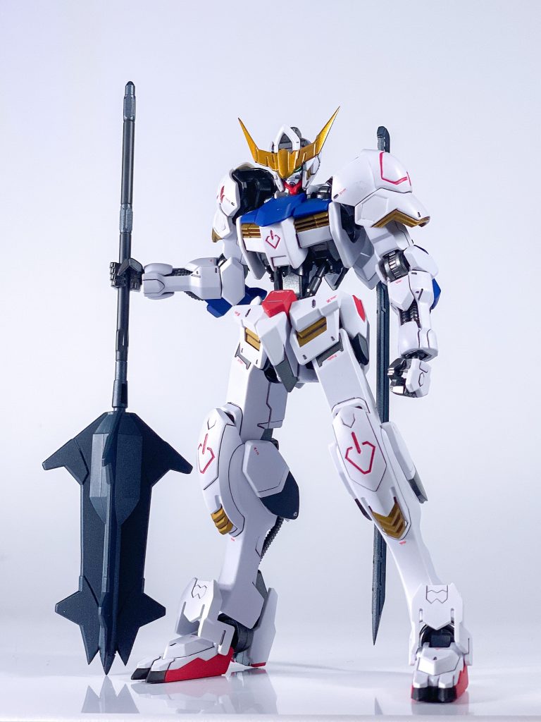 アンテナ、武器先端部をプラ板延長してシャープ化、前腕装甲と頭部の合わせ目消しをしてモールド貼り直しで制作しました。今回はスミイレ塗料の色変えました。が画像じゃわからないですね。撮影の課題でございます。ルプスとルプスレクスも作りたくなりました。今回もヤフオク出品してますので、ご興味ありましたらプロフのリンクからご覧下さい！