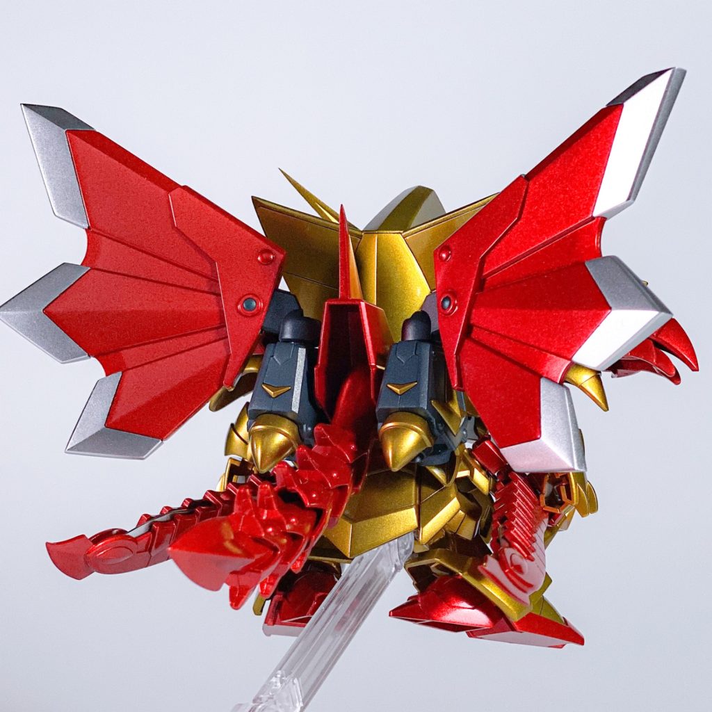 背面がめっちゃドラゴンですよねえ。このウイングの形状が、真駆参大将軍が似ているのもまた熱い。