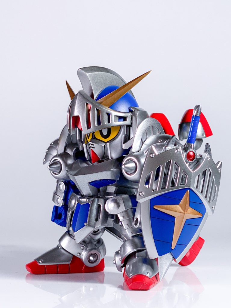今回は武器はシールドとソードのみ。マントとランスはちょっと違うキットに使用したいので。