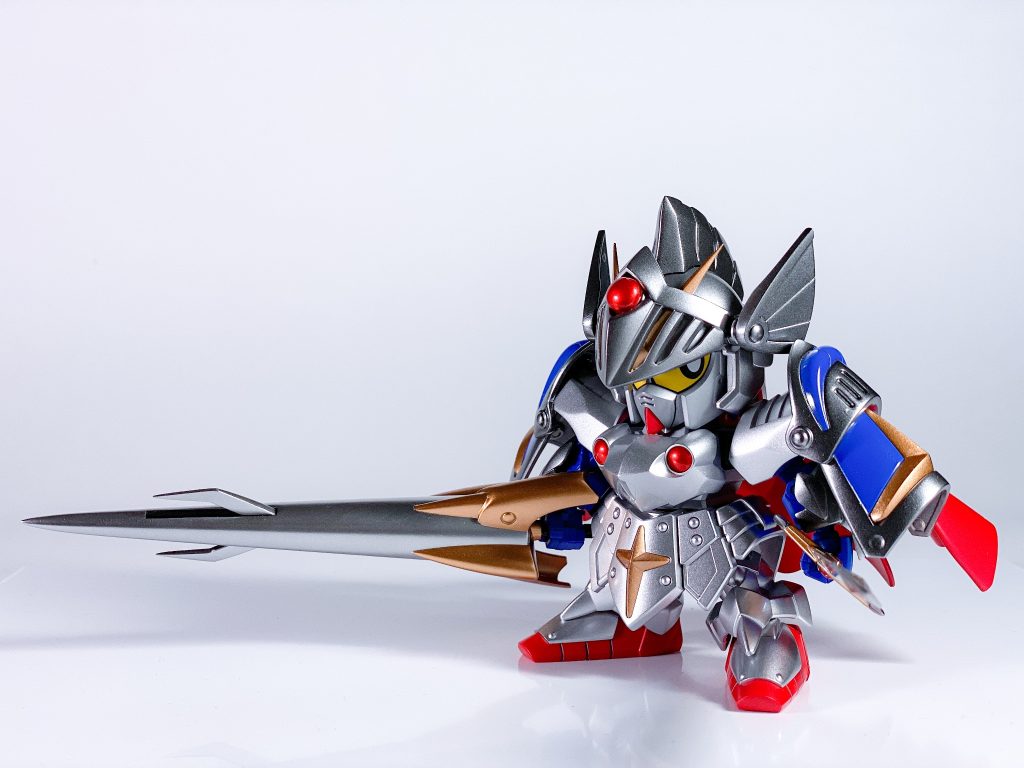 制作してみるとシルバーのバーサル騎士も結構いいもんですなぁ。と言うか、レジェンドBBのバーサル騎士ってむちゃくちゃカッコいいんですよね。うーん、もう少しゴリっとしたシルバーにして、機兵伝説風でも良かったかもしれません。