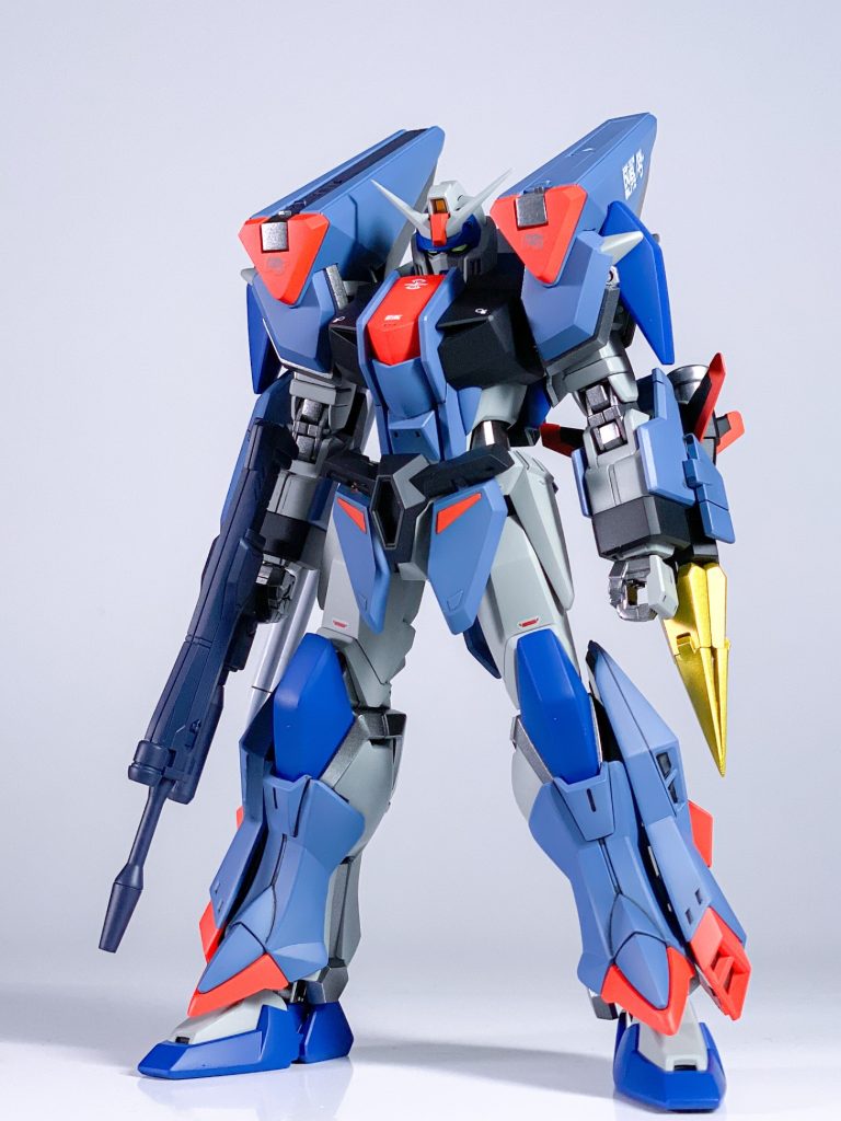 ライフル持たせて。さて、デュエルブリッツガンダム。映画本編では、バスターと共によくぞ出してくれたと、無印から見ていたファンにとっては最高のサービスでしたね。そして「ブリッツ」と表記を見て一瞬で胸が熱くなりましたねぇ。僕のピアノ、、、ちなみに私、SEEDのキットはデュエルガンダムが初めてでした。