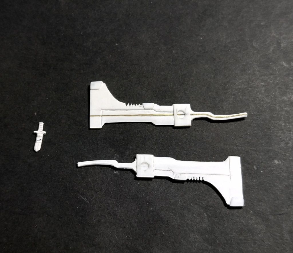 そして完成。おまけのナイフもプラ板から製作。
